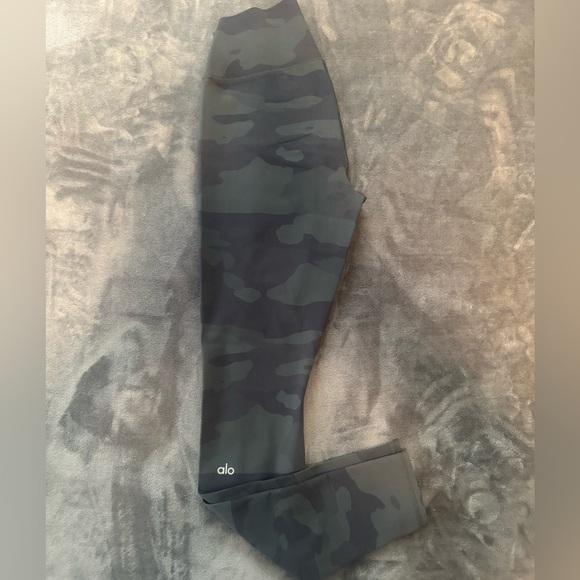 ALO Yoga Pants - Alo High Waist Vapor leggings, Green Camo